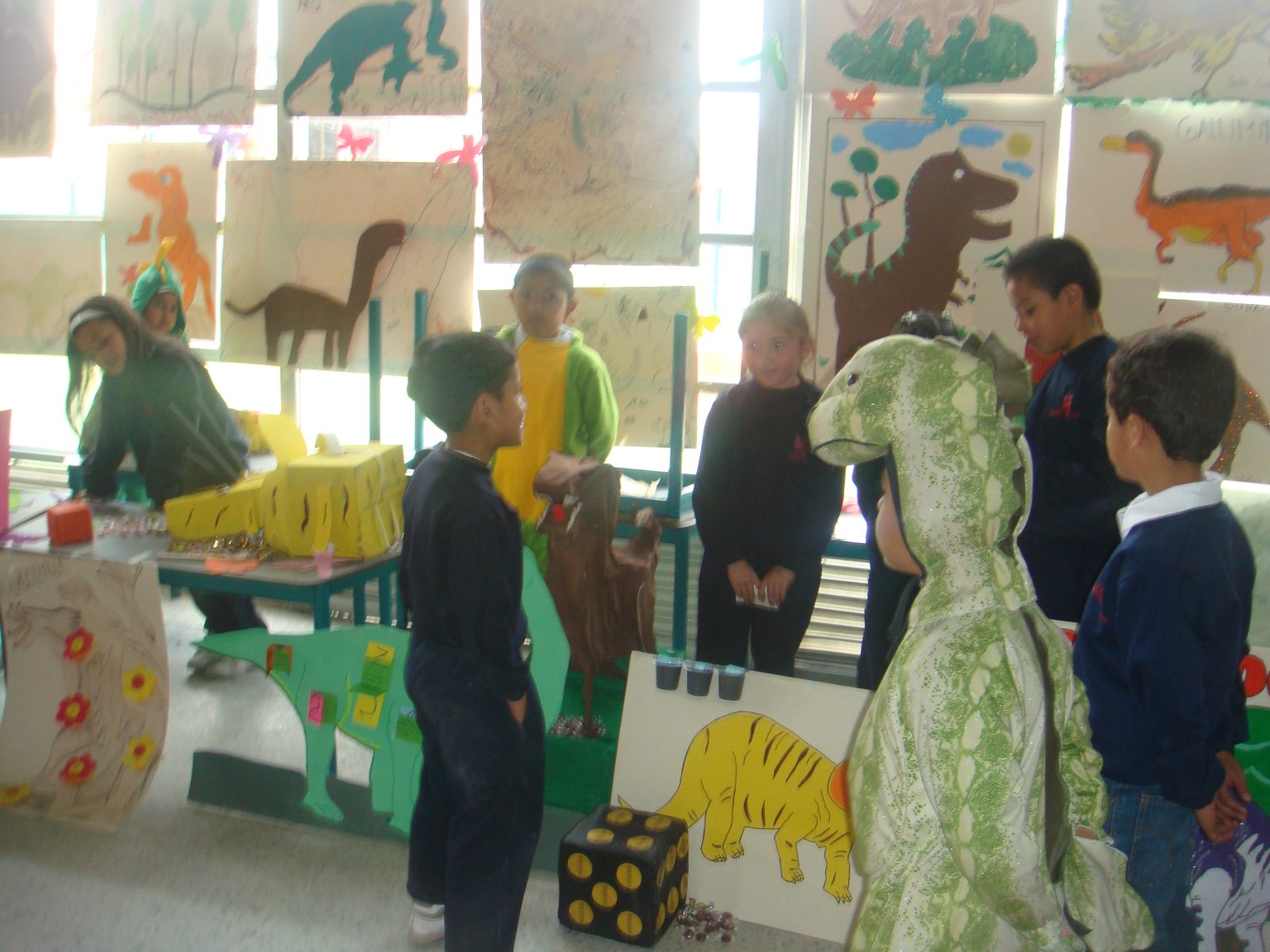 Trabajamos en la creación de instituciones educativas
Fundar y/o adquirir, realizar convenios, organizar y administrar instituciones y programas   de educación, presencial en cualquiera de sus modalidades, no presencial, a distancia, o virtual a través de medios electrónicos o telemáticos o de comunicación o nuevas tecnologías TICS, previo el cumplimiento de los requisitos y exigencias del Ministerio de Educación Nacional y las demás autoridades competentes.